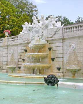 Nemours Photo